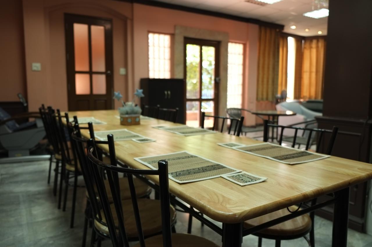Nakhon Ramkhamhaeng Hostel *