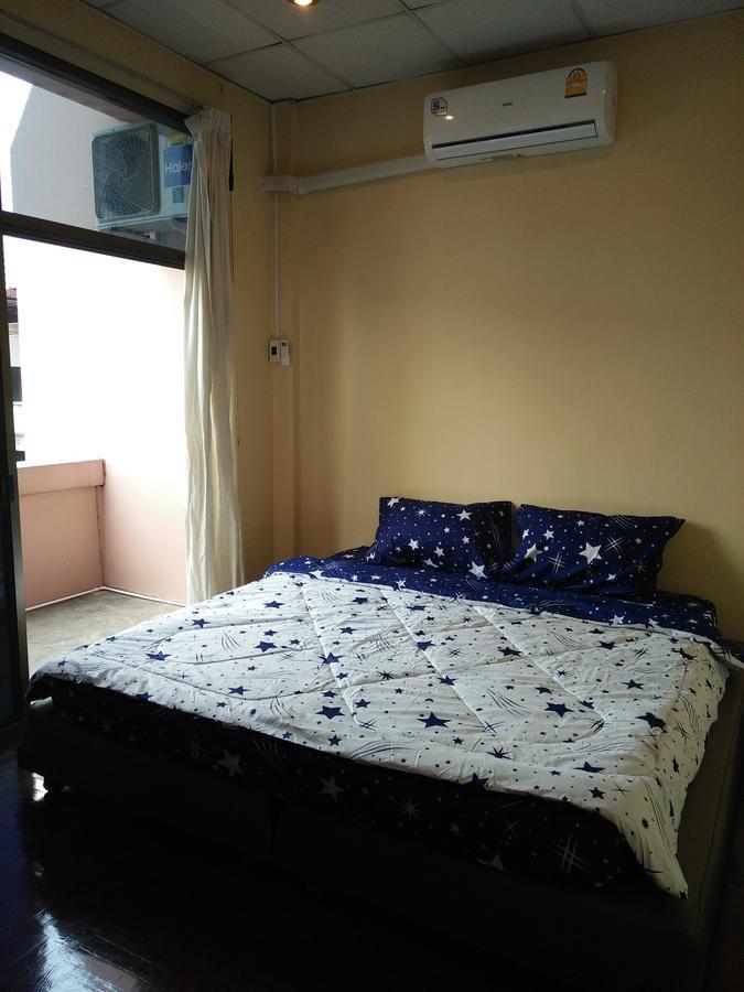Nakhon Ramkhamhaeng Hostel *